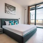 Elegance & Excitement Luxury Downtown Escape * Saint Julian's