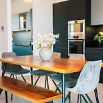 Elegance & Excitement Luxury Downtown Escape *