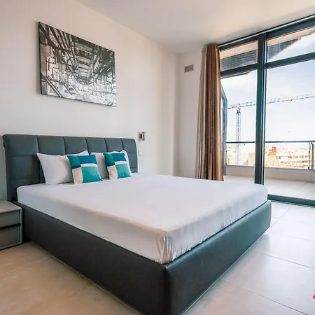 Elegance & Excitement Luxury Downtown Escape * San Ġiljan