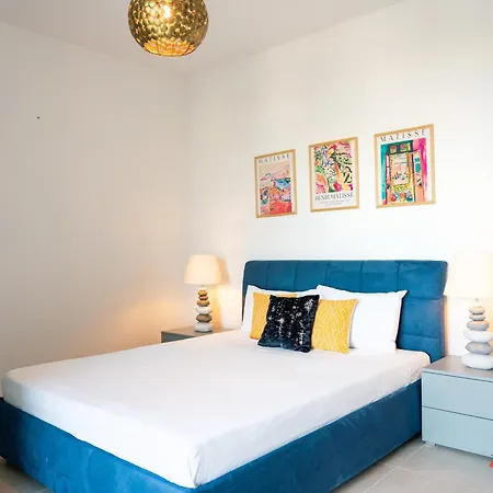 Elegance & Excitement Luxury Downtown Escape Lägenhet