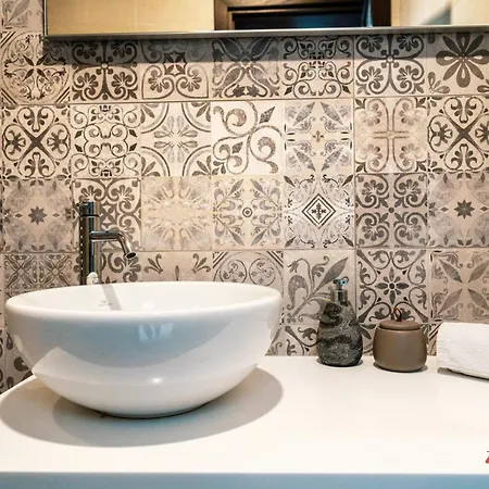 Elegance & Excitement Luxury Downtown Escape *