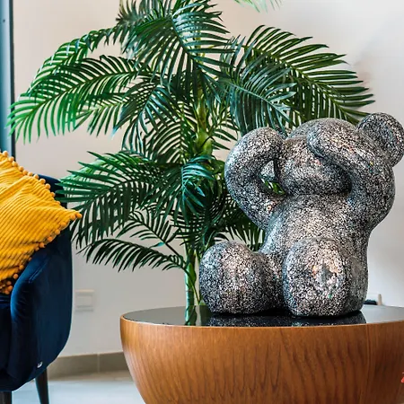 Elegance & Excitement Luxury Downtown Escape * Saint Julian's