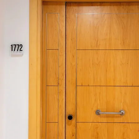 Elegance & Excitement Luxury Downtown Escape * San Ġiljan