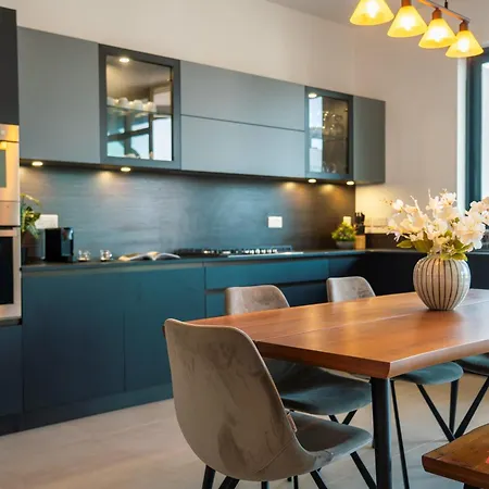 Elegance & Excitement Luxury Downtown Escape Apartment *