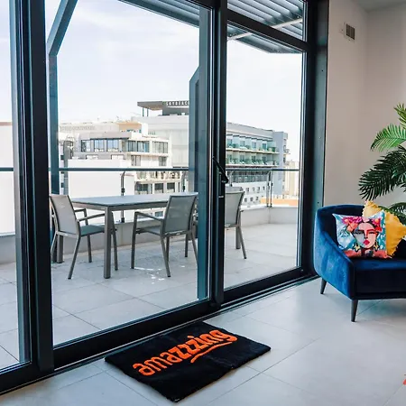 Elegance & Excitement Luxury Downtown Escape * Сент Джулианс