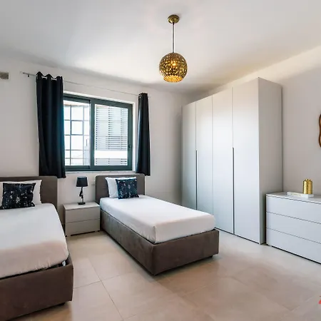Elegance & Excitement Luxury Downtown Escape * San Ġiljan