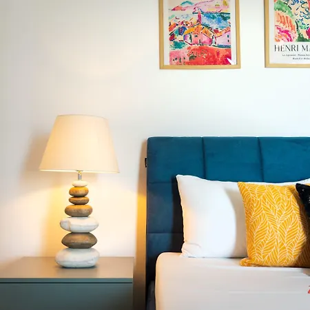 Elegance & Excitement Luxury Downtown Escape Сент Джулианс