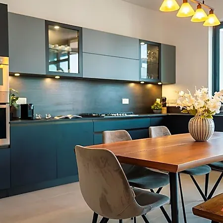 Apartment Elegance & Excitement Luxury Downtown Escape *