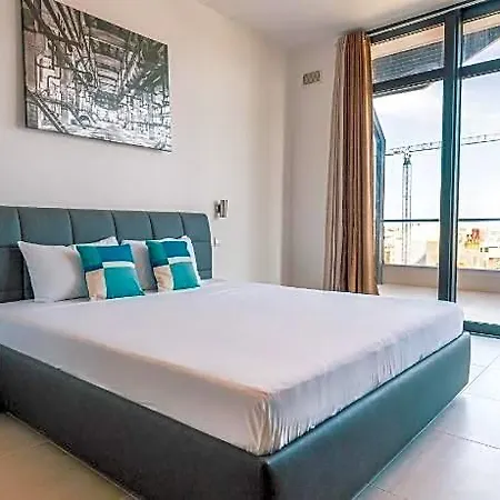 Elegance & Excitement Luxury Downtown Escape * Saint Julian's