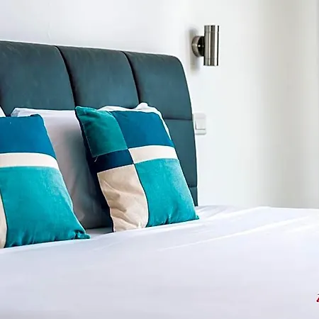 Elegance & Excitement Luxury Downtown Escape * Saint Julian's