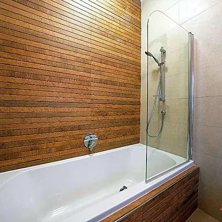 Elegance & Excitement Luxury Downtown Escape * Saint Julian's