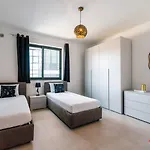 Elegance & Excitement Luxury Downtown Escape * St. Julian's
